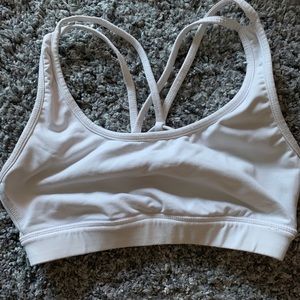 P’Tula white sports bra